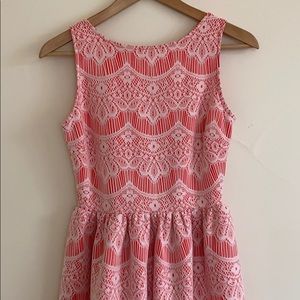 🌿 5 for $25. Scalloped Lace Patterned Dress